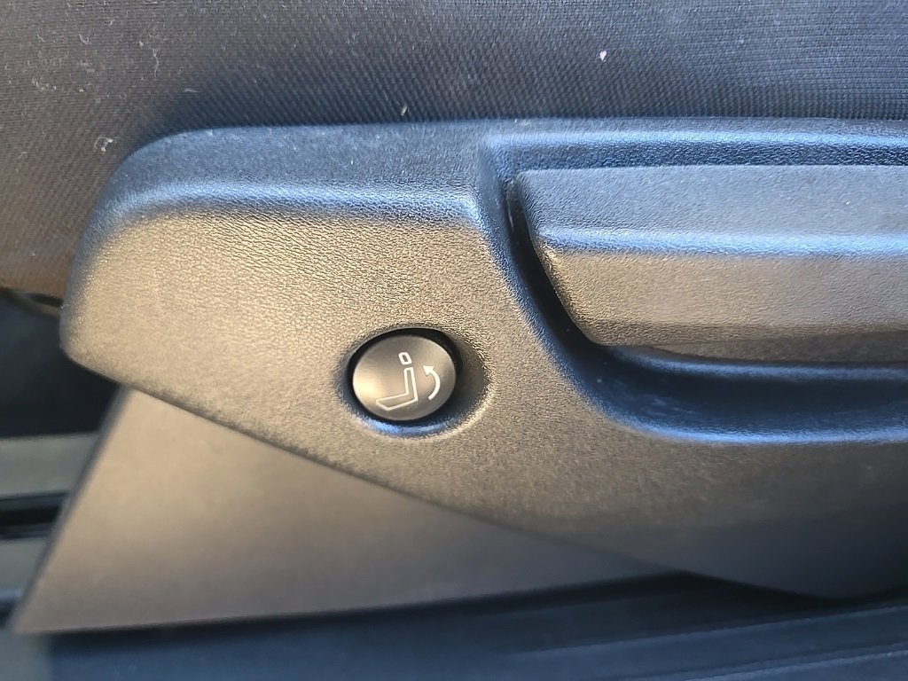 Used 2022 Nissan Pathfinder SV w/ SV Black Package image 33