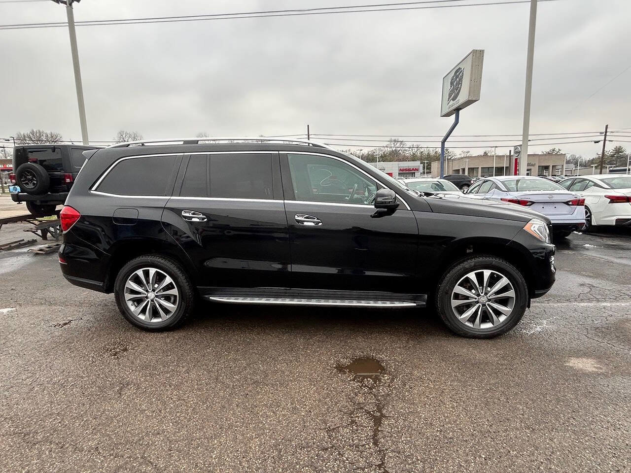 Used 2016 Mercedes-Benz GL 320 BlueTEC 4MATIC w/ Premium I Package image 4