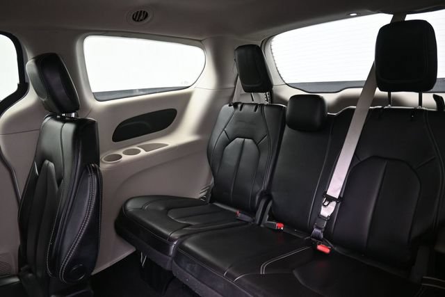 Used 2023 Chrysler Pacifica Touring-L FWD image 19