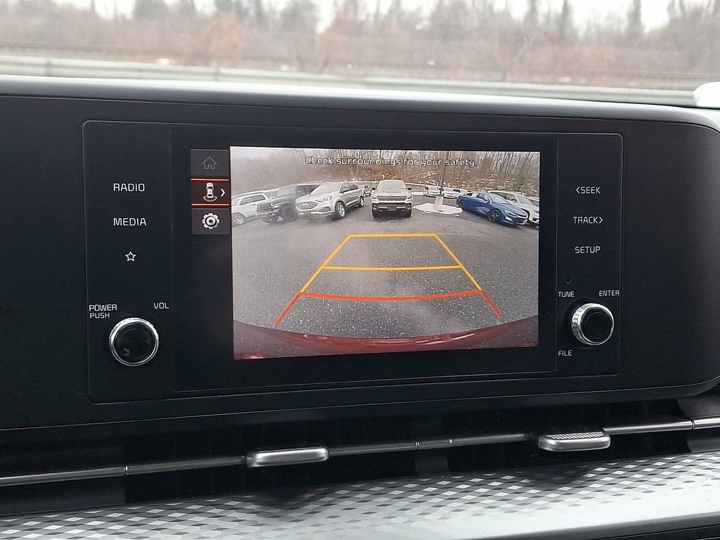 Used 2024 Kia Carnival LX image 4