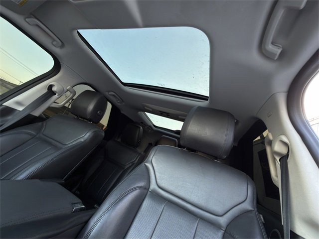 Used 2018 Land Rover Discovery HSE image 25