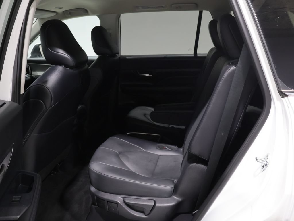 Used 2025 Toyota Grand Highlander AWD image 16