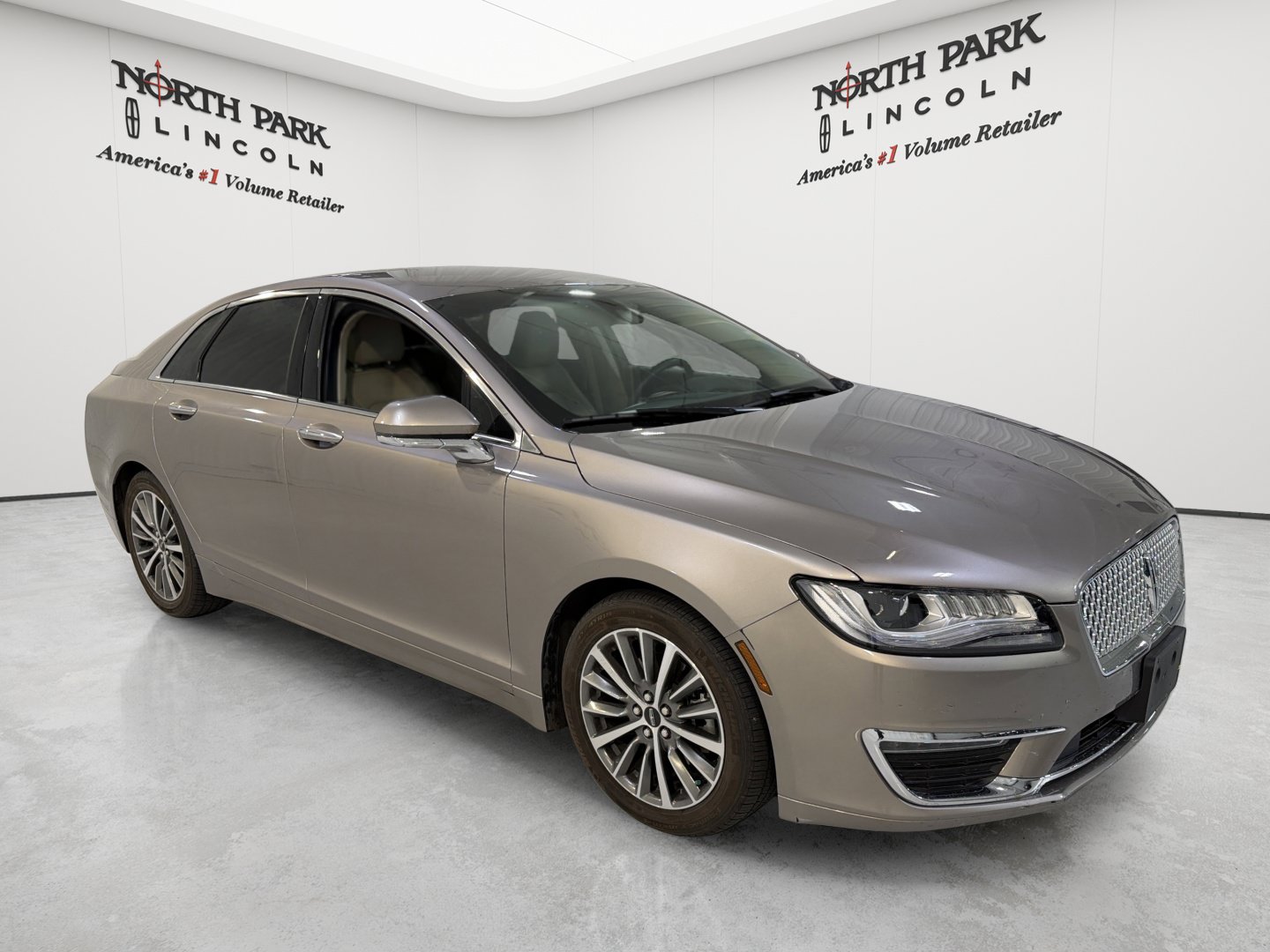 Used 2020 Lincoln MKZ w/ Convenience Package FWD image 7