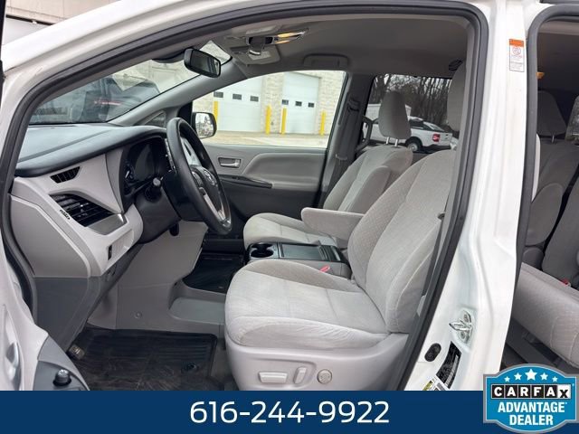 Used 2018 Toyota Sienna LE image 5