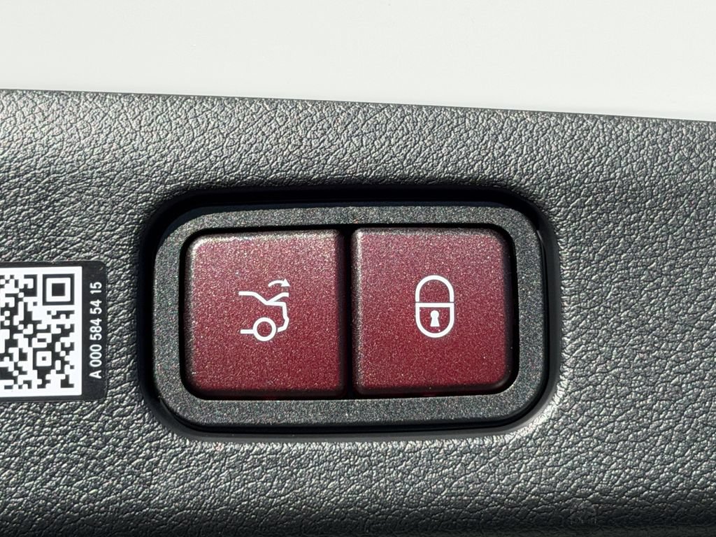 New 2026 Mercedes-Benz E 450 4MATIC Sedan image 14