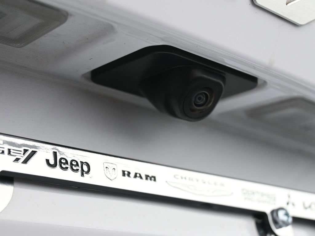 Used 2023 Kia Sorento LX image 32