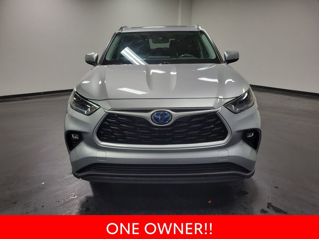 Used 2021 Toyota Highlander XLE image 3