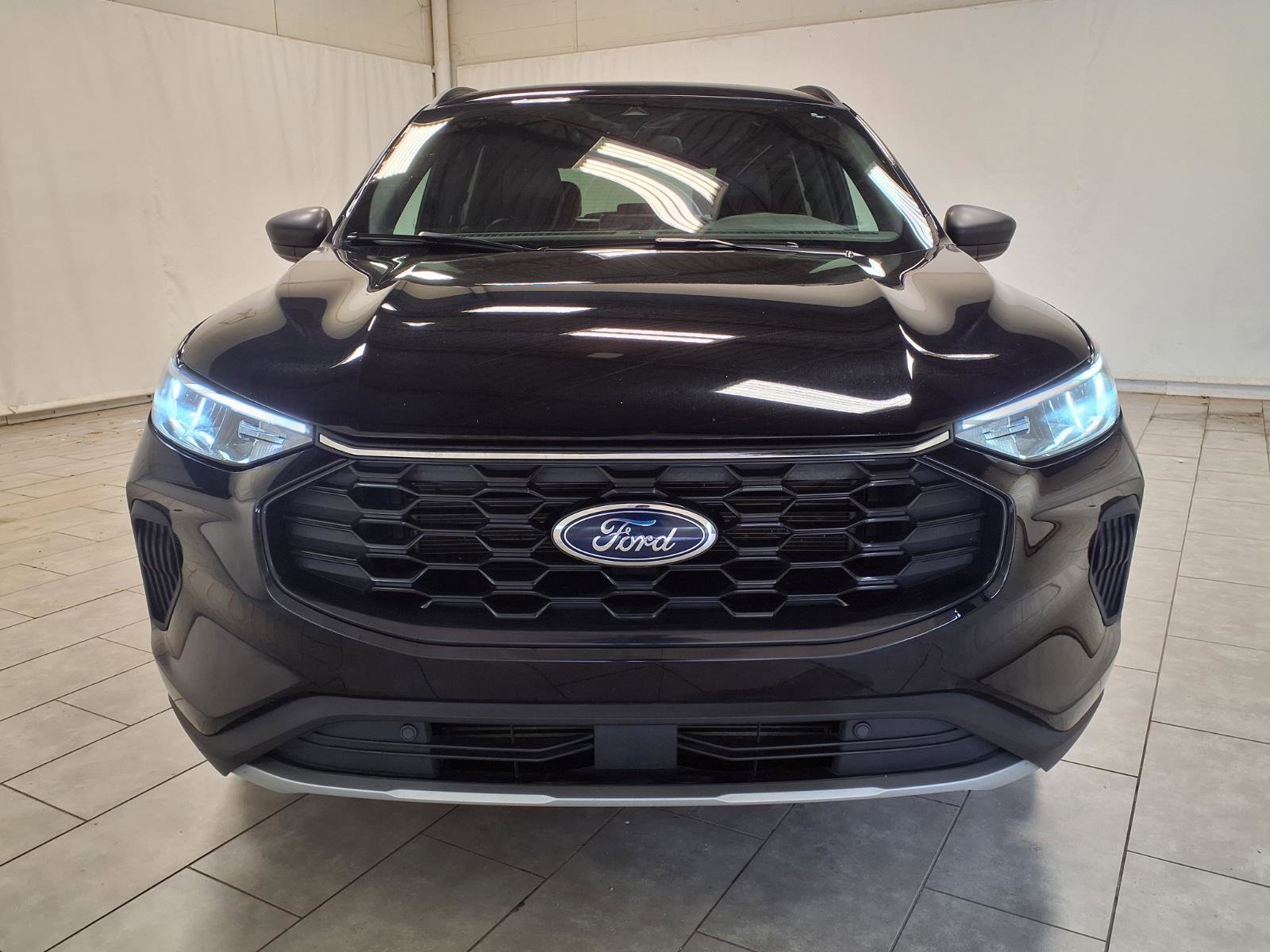 Used 2025 Ford Escape ST-Line AWD/4WD image 2