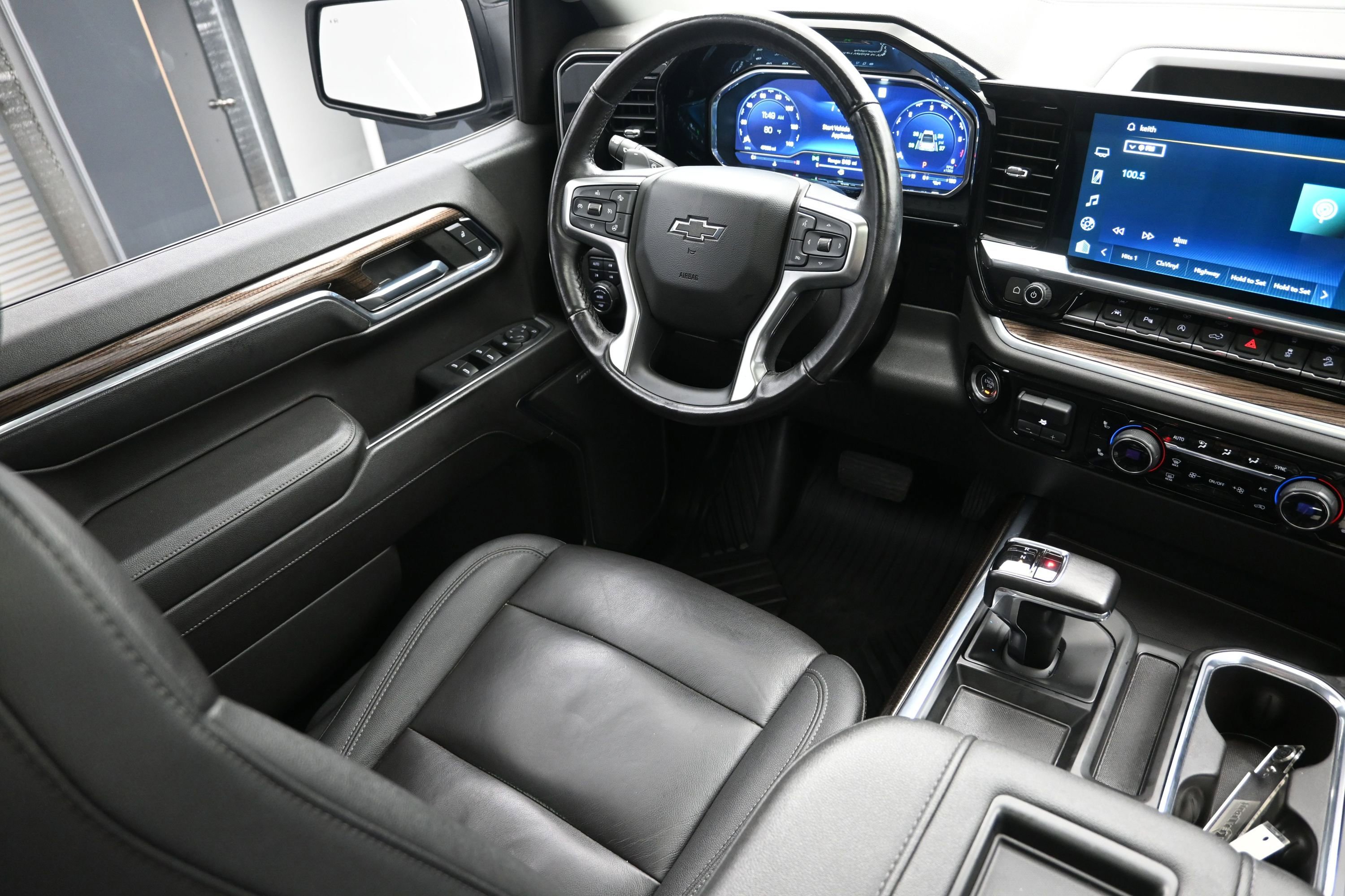 Used 2022 Chevrolet Silverado 1500 LT Trail Boss w/ LT Trail Boss Premium Package AWD/4WD image 24