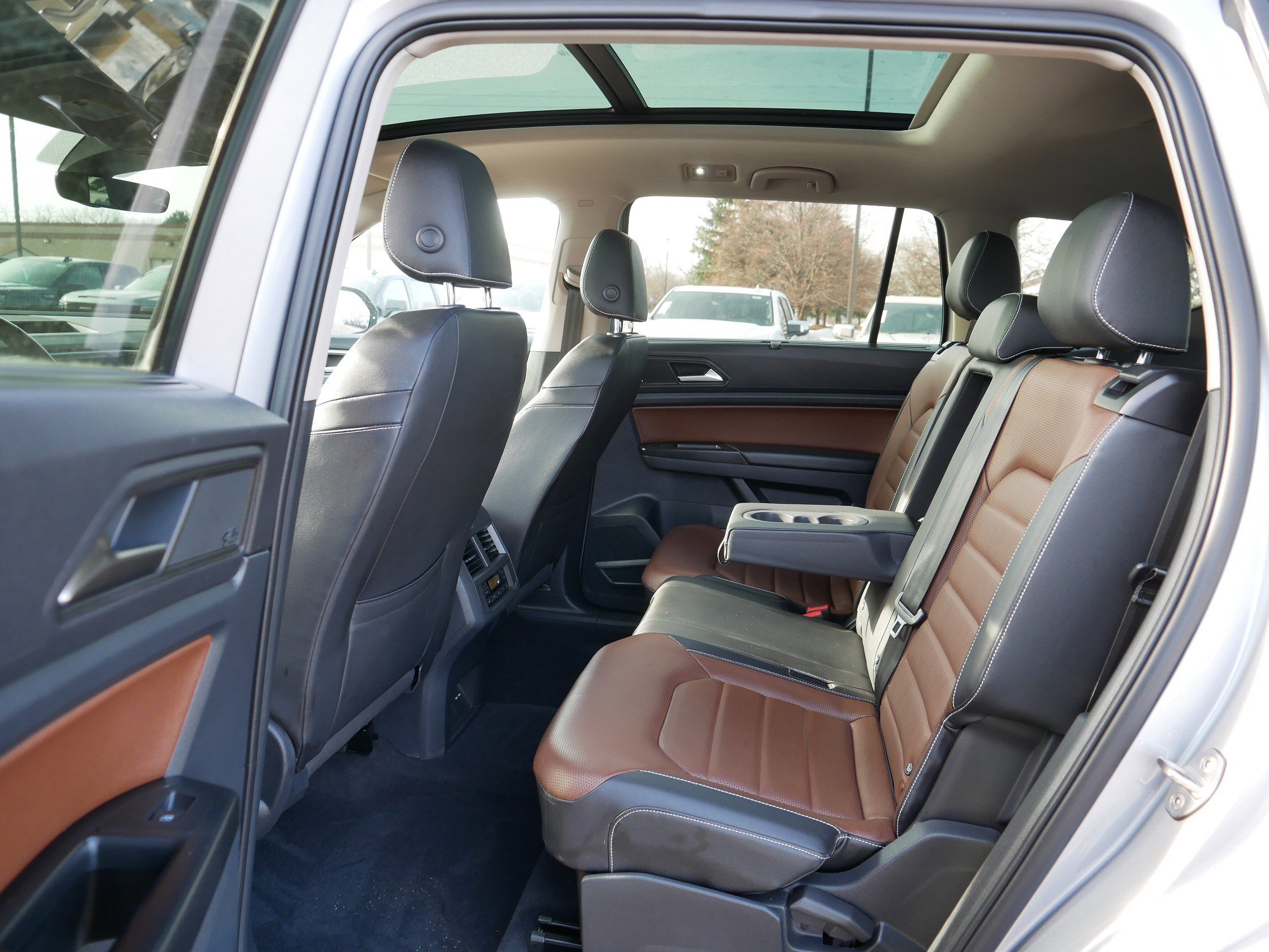 Used 2021 Volkswagen Atlas SEL Premium image 35