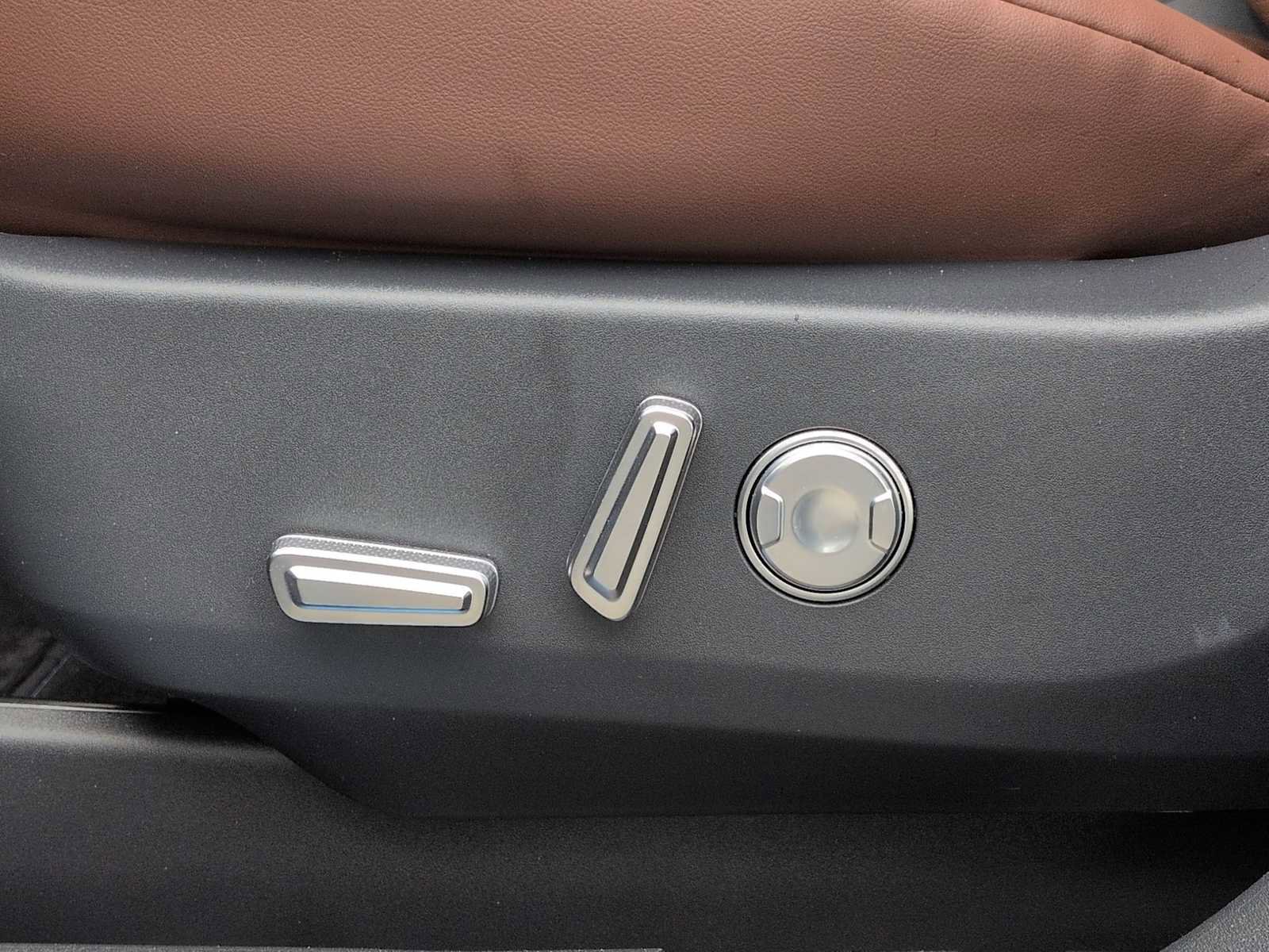 Used 2026 Lincoln Nautilus Reserve w/ Jet Appearance Package AWD/4WD image 18