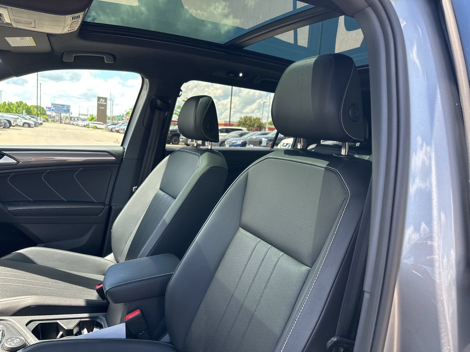 Certified 2024 Volkswagen Tiguan SE R-Line AWD/4WD image 13