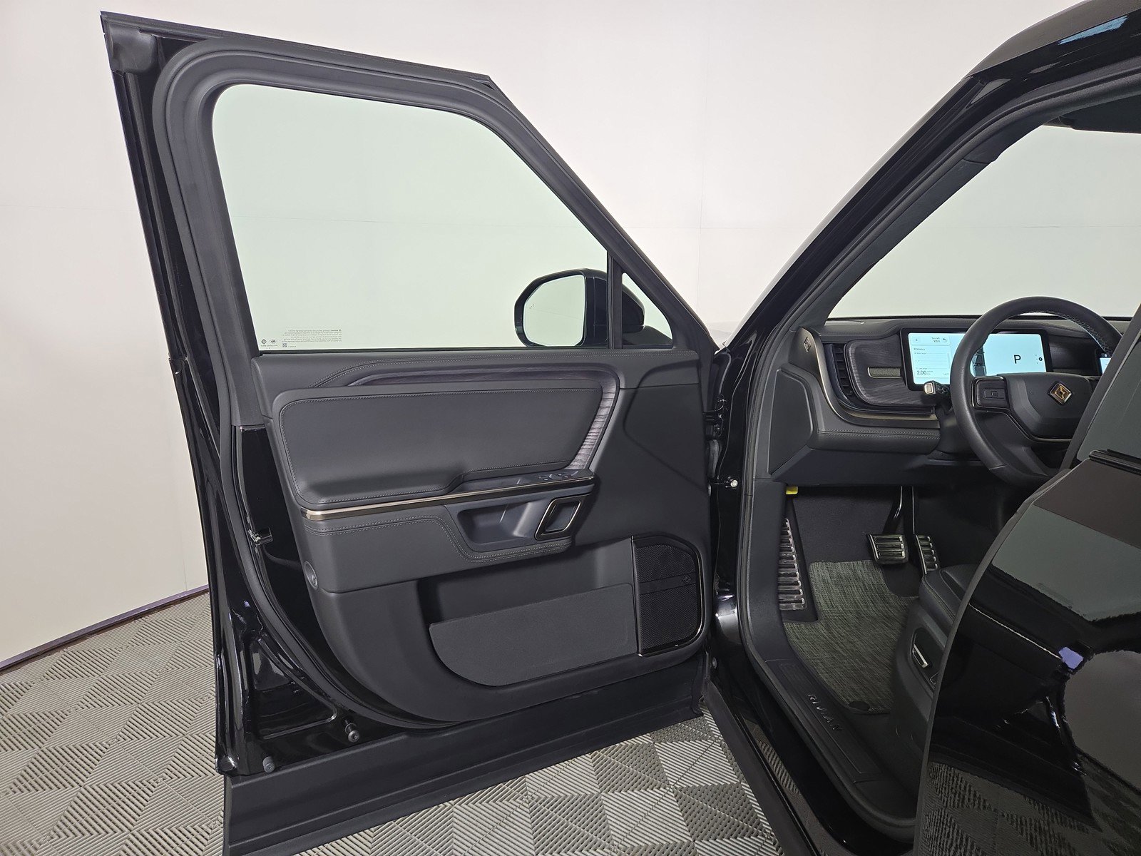 Used 2024 Rivian R1T Adventure AWD/4WD image 16