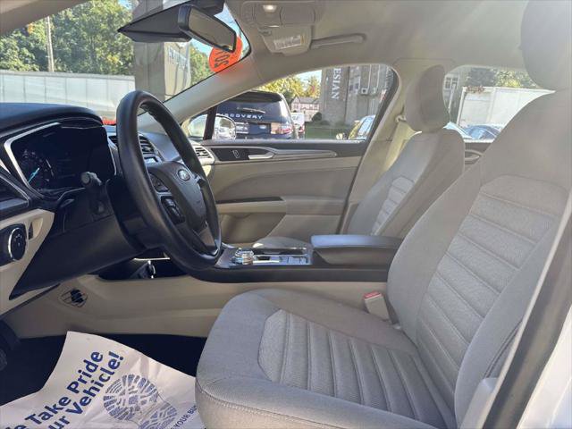 Used 2019 Ford Fusion SE FWD image 17