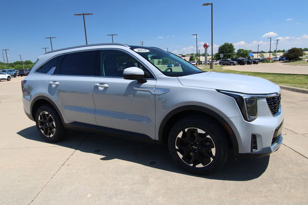 Used 2024 Kia Sorento S w/ Panoramic Sunroof Package AWD/4WD image 3