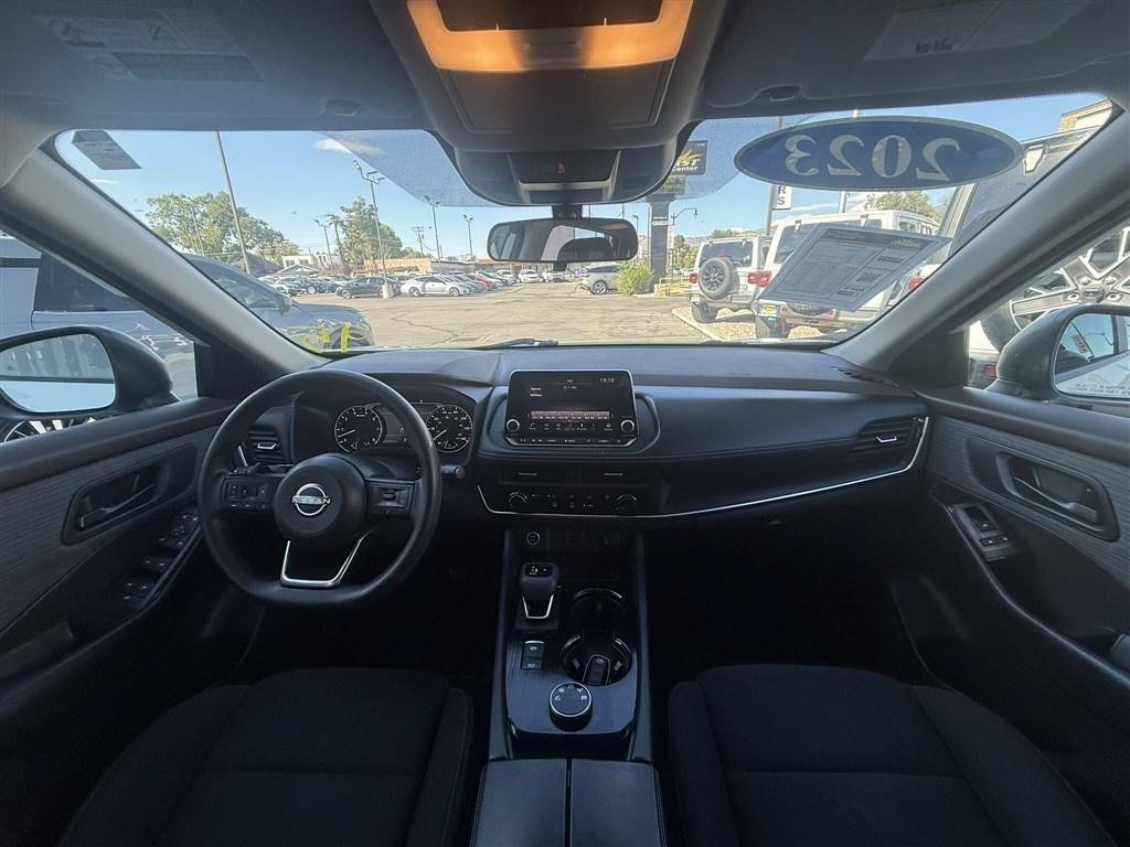 Used 2023 Nissan Rogue S AWD/4WD image 21