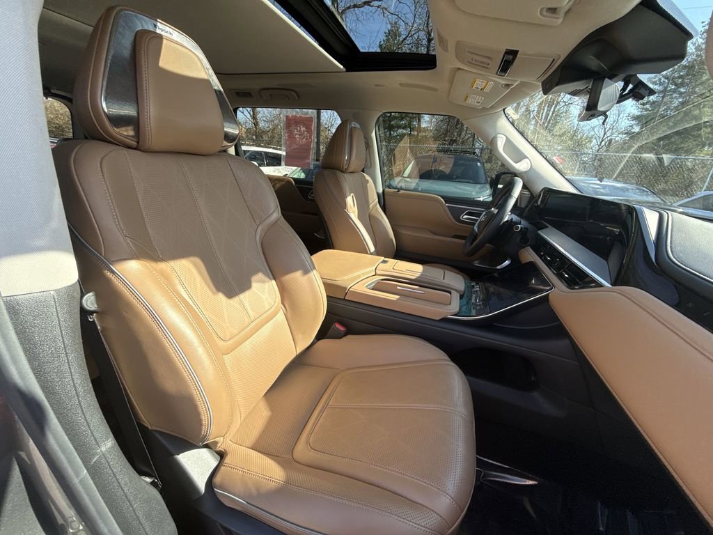 Used 2025 INFINITI QX80 Sensory AWD/4WD image 25