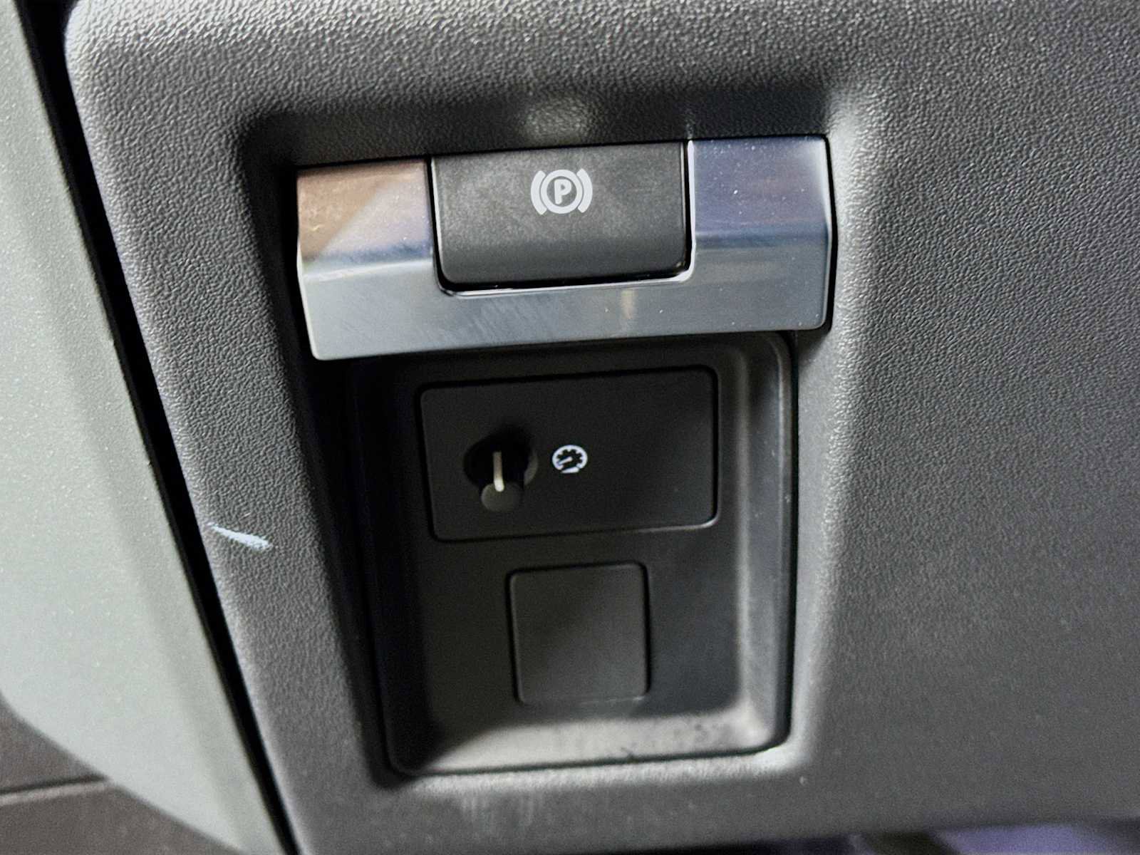 Used 2021 Land Rover Defender 90 X-Dynamic S image 10