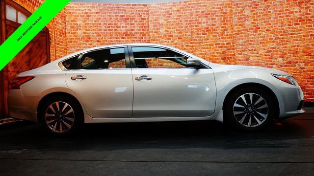 Used 2017 Nissan Altima 2.5 SV w/ Convenience Package image 8