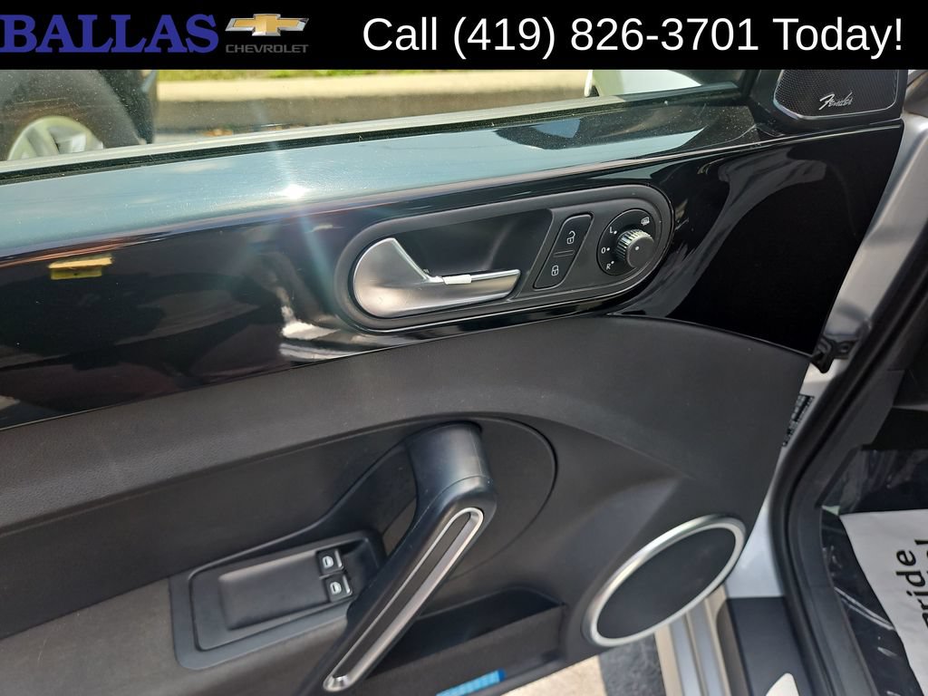Used 2013 Volkswagen Beetle 2.0T FWD image 11