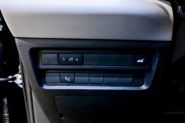 Used 2025 Mitsubishi Outlander AWD image 46