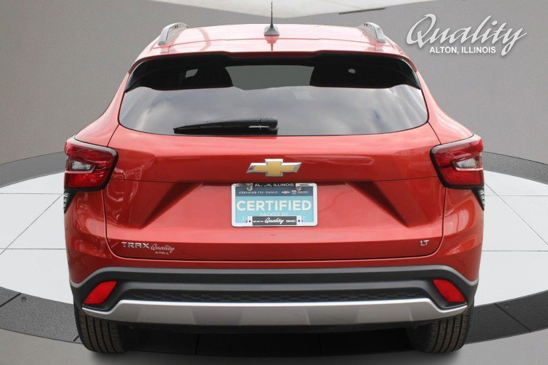 Certified 2024 Chevrolet Trax LT w/ Driver Confidence Package image 5