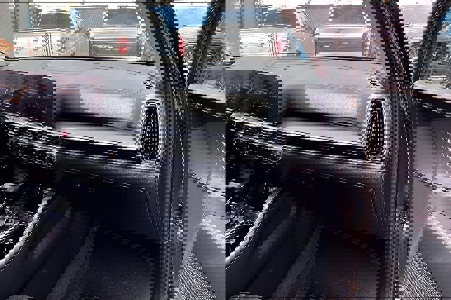 Used 2025 Kia Sorento LX image 17