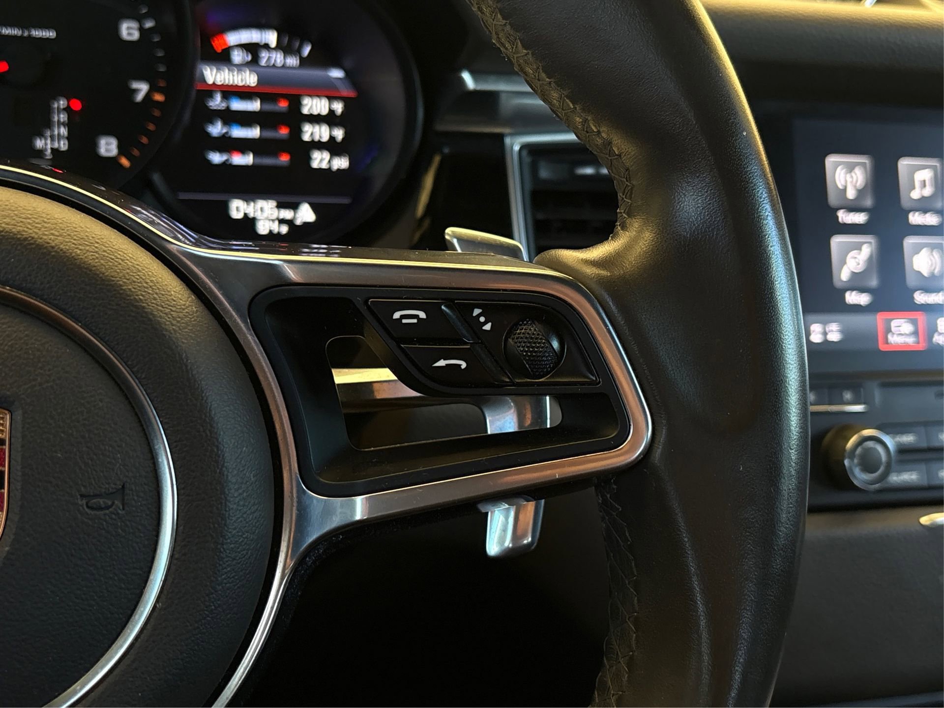 Used 2018 Porsche Macan w/ Premium Package Plus image 27