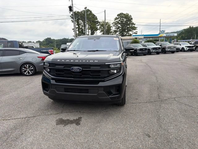 Used 2025 Ford Expedition Active AWD/4WD image 8