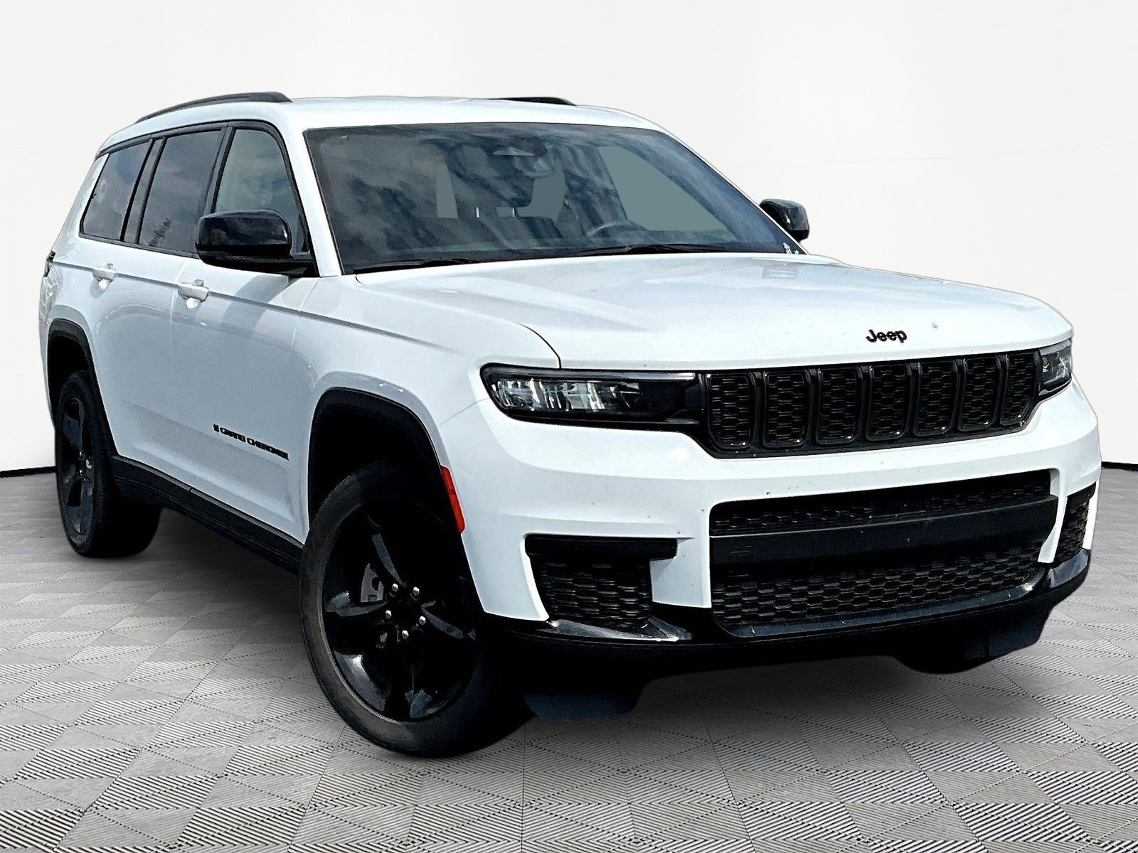 Used 2023 Jeep Grand Cherokee L Laredo AWD/4WD image 3