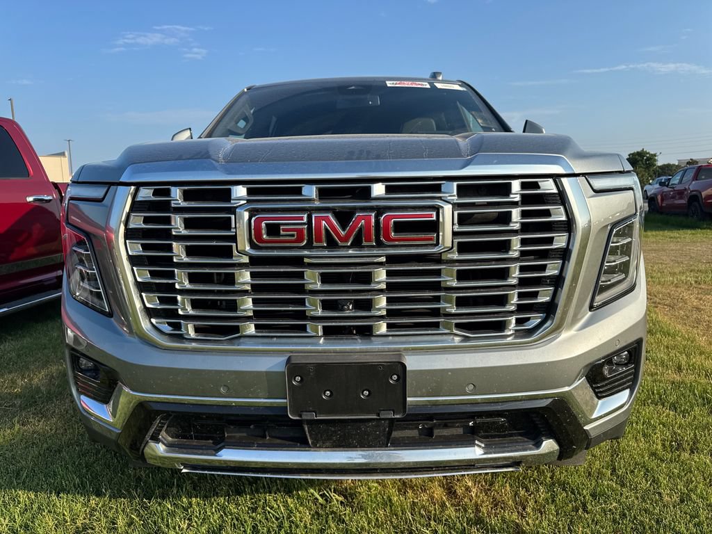 Used 2025 GMC Yukon Denali AWD/4WD image 3