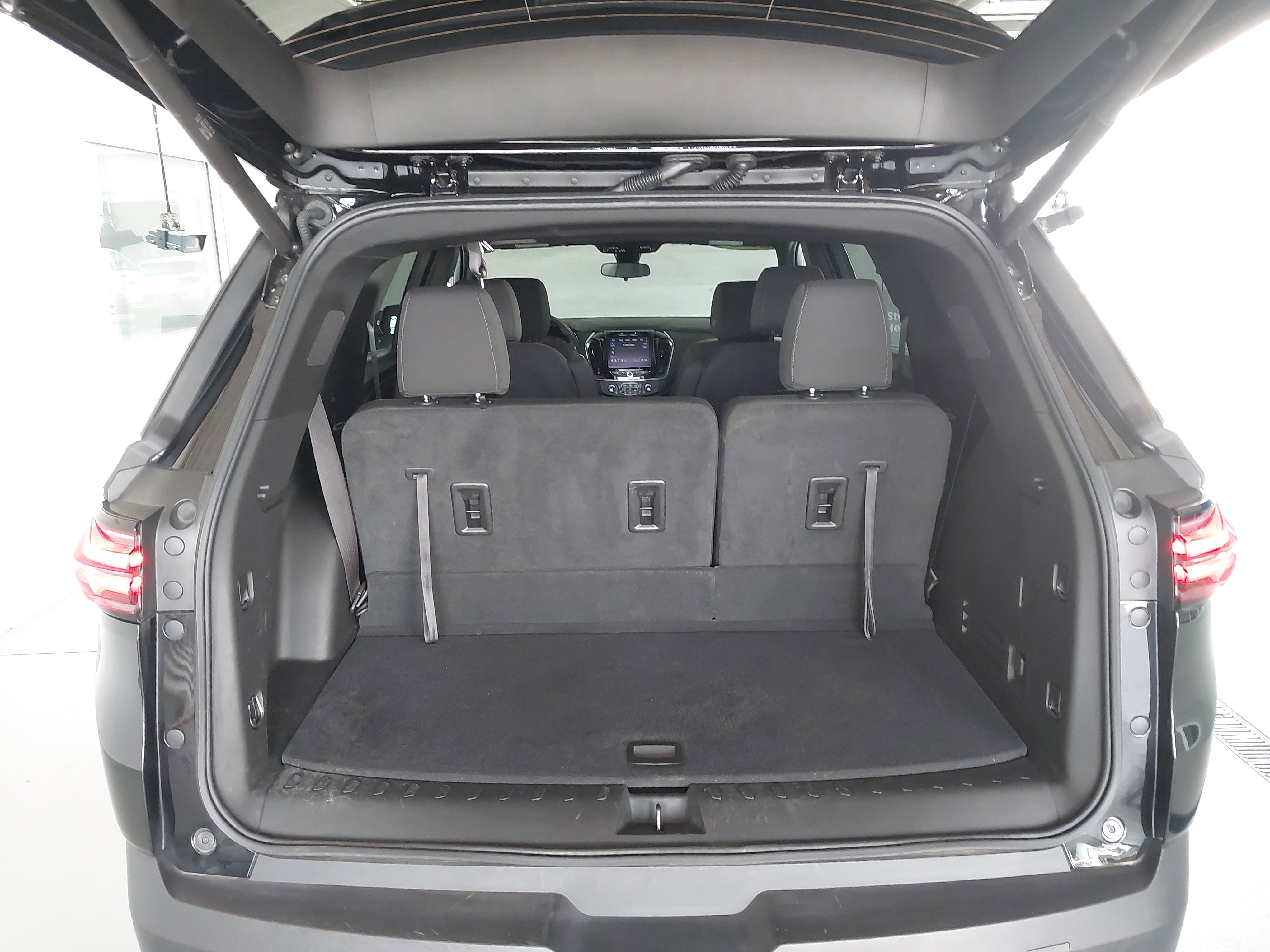 Used 2023 Chevrolet Traverse LT image 27