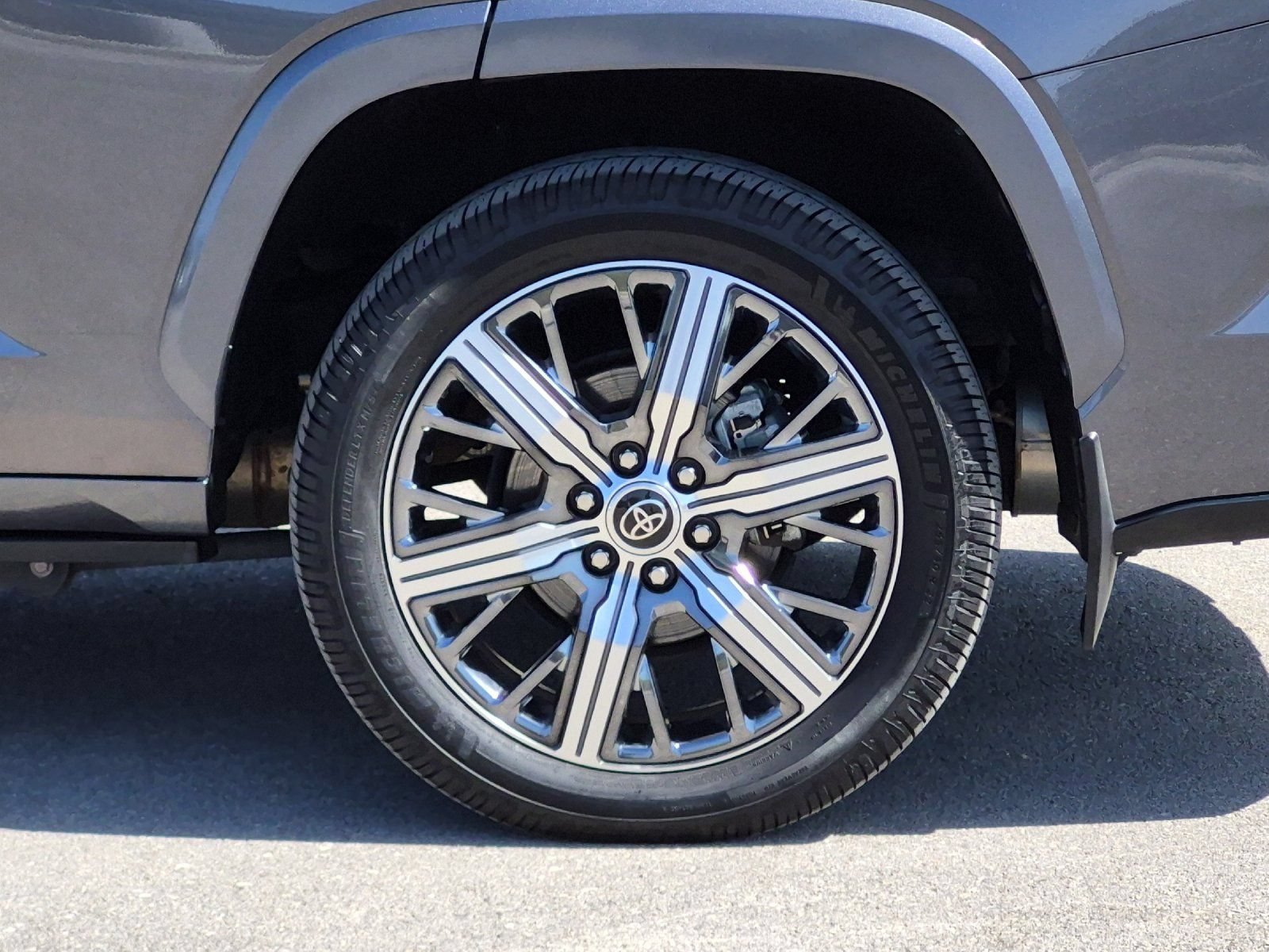 Used 2023 Toyota Sequoia Capstone AWD/4WD image 25
