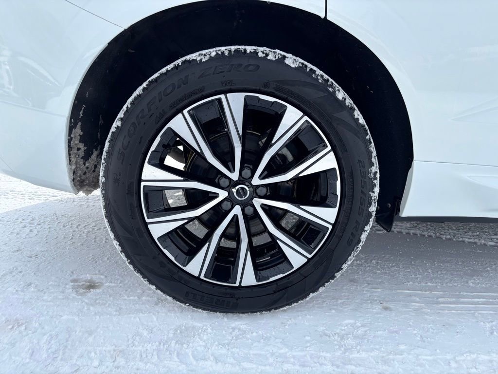 Certified 2023 Volvo XC60 B5 Core w/ Climate Package image 31