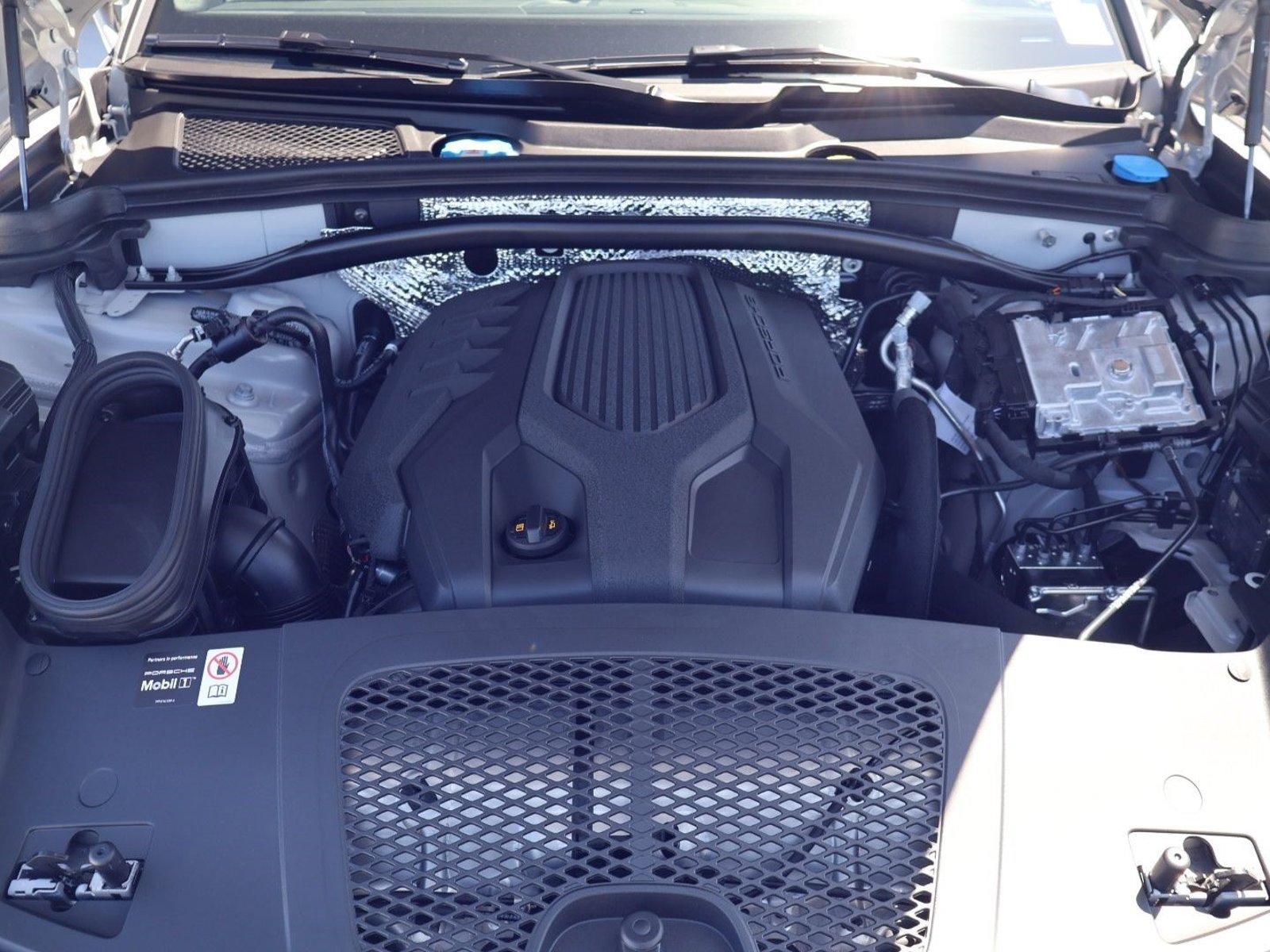 New 2026 Porsche Macan AWD/4WD image 26
