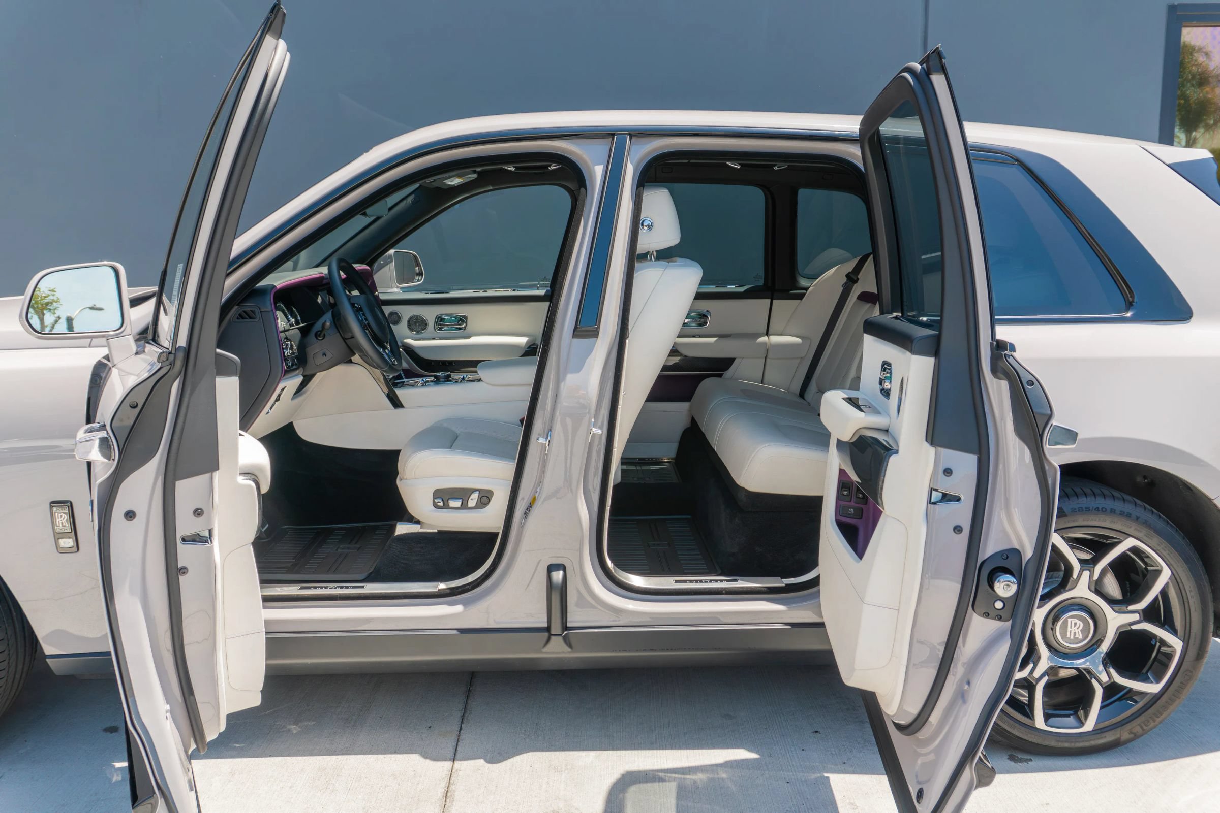 Used 2024 Rolls-Royce Cullinan Black Badge AWD/4WD image 47