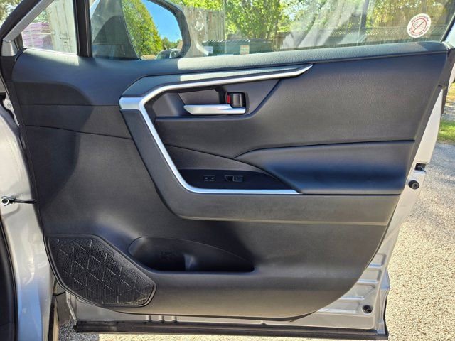 Used 2025 Toyota RAV4 XLE image 27