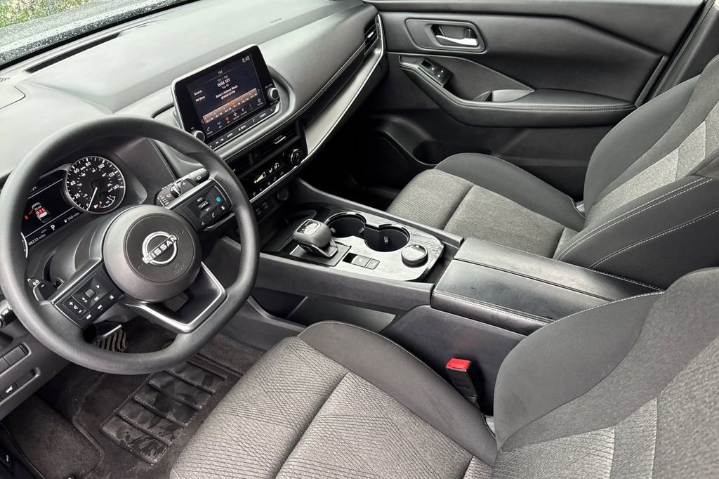 Used 2024 Nissan Rogue SV image 10