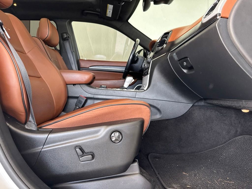 Used 2021 Jeep Grand Cherokee Summit AWD/4WD image 5