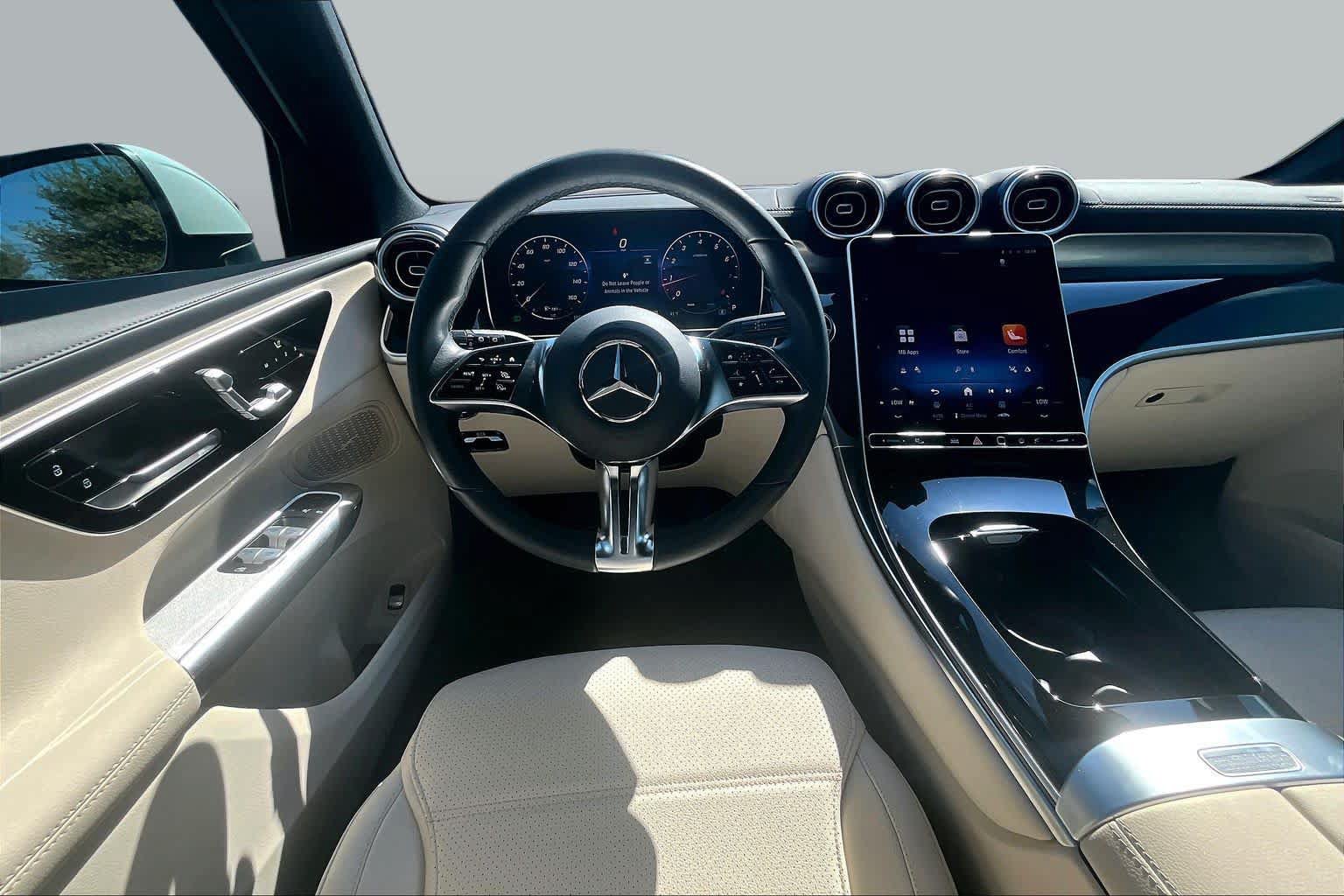Used 2025 Mercedes-Benz GLC 300 4MATIC image 6