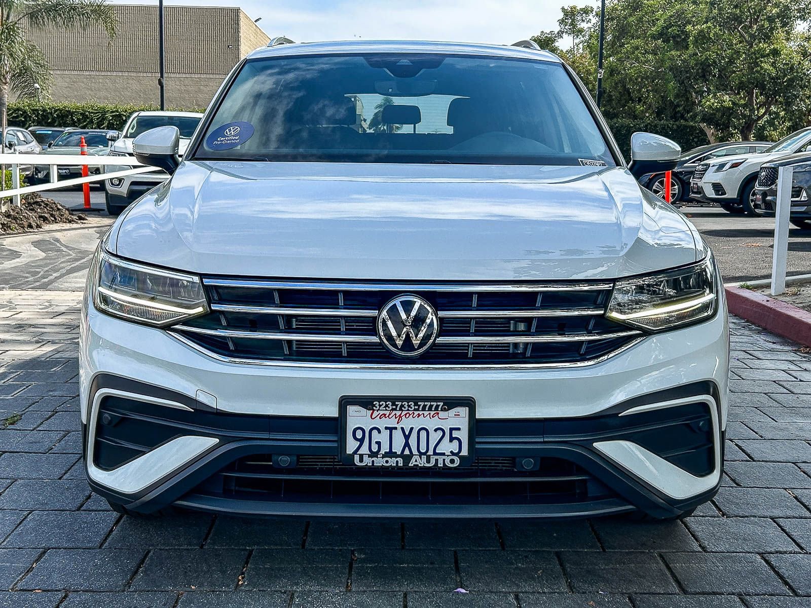 Certified 2023 Volkswagen Tiguan SE w/ Panoramic Sunroof Package FWD image 2