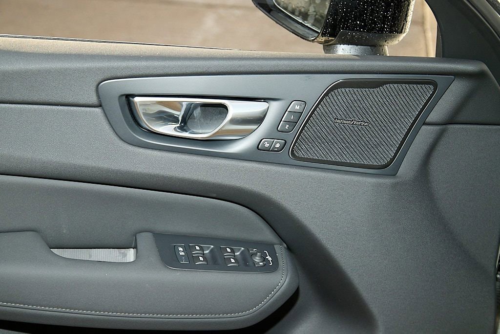New 2026 Volvo XC60 T8 Ultra w/ Climate Package image 11
