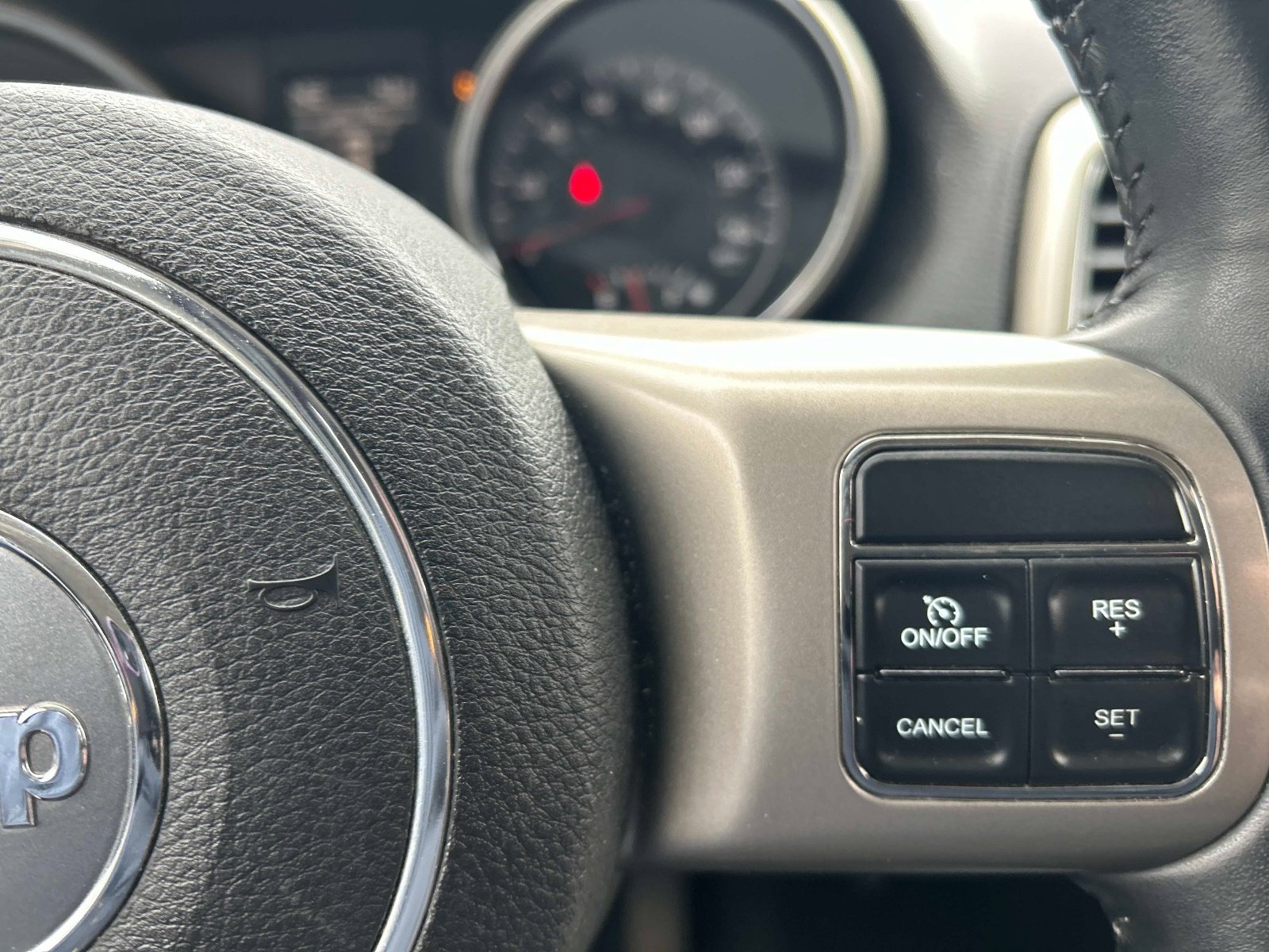 Used 2013 Jeep Grand Cherokee Laredo image 25