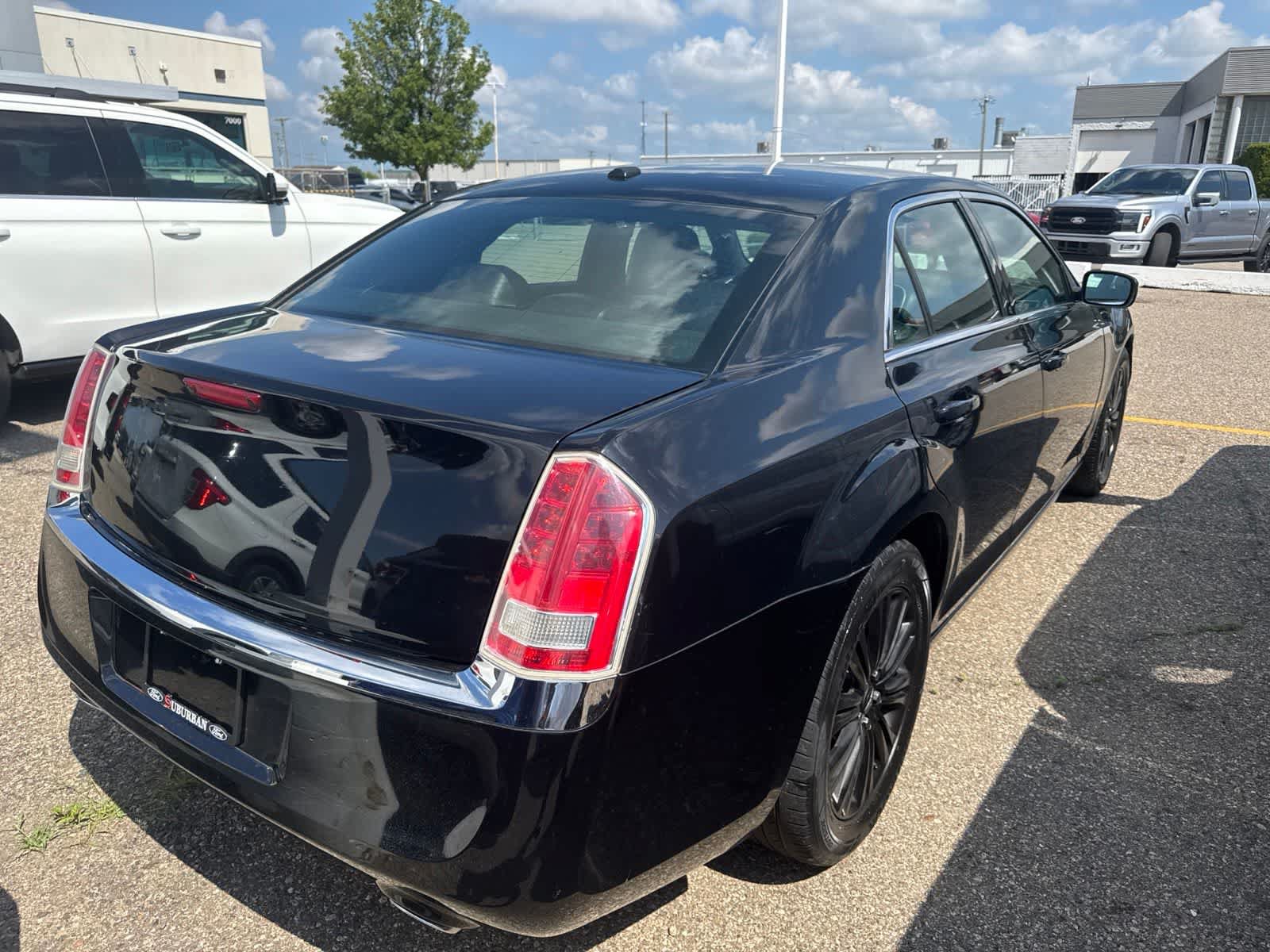 Used 2014 Chrysler 300 AWD w/ Driver Convenience Group image 13