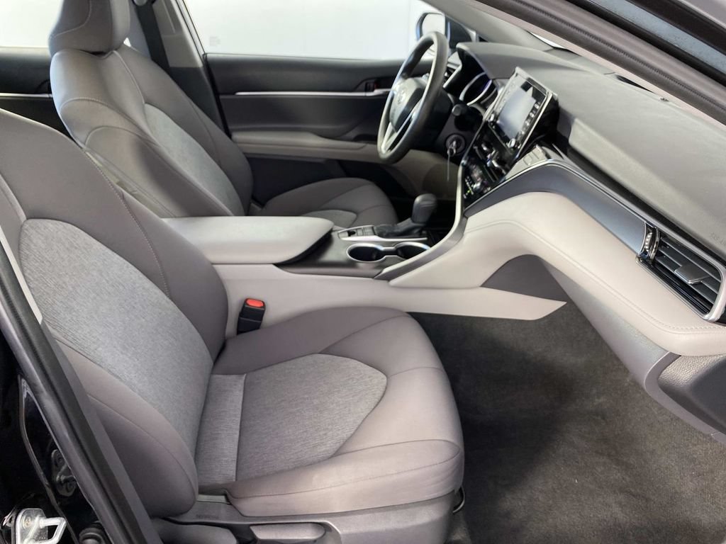 Used 2022 Toyota Camry LE AWD/4WD image 10