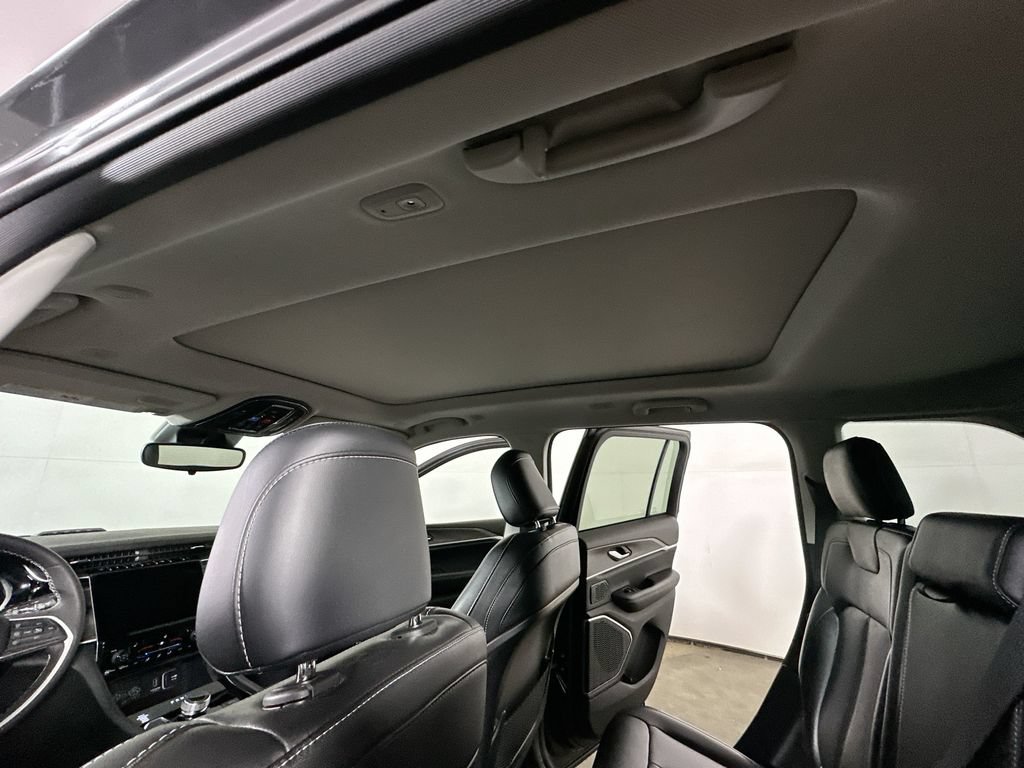 Used 2023 Jeep Grand Cherokee 4WD 4xe image 15