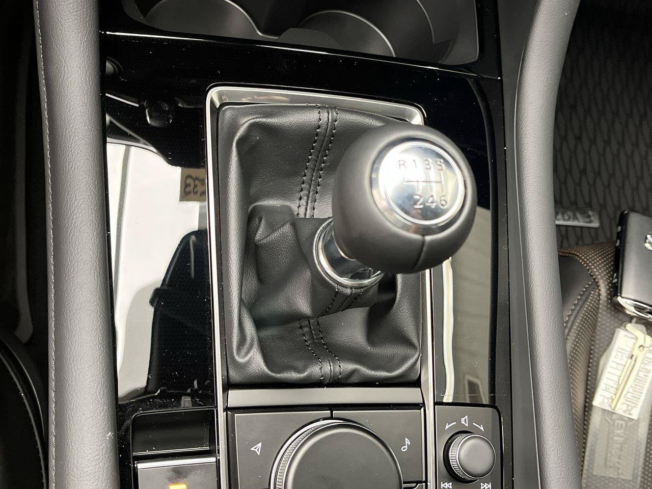 New 2026 MAZDA MAZDA3 2.5 S Hatchback w/ Premium Pkg FWD image 23