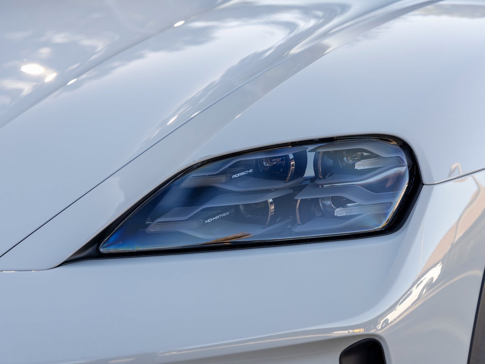 Used 2025 Porsche Taycan 4S image 19