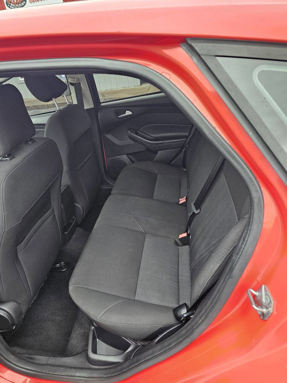 Used 2015 Ford Focus SE image 14