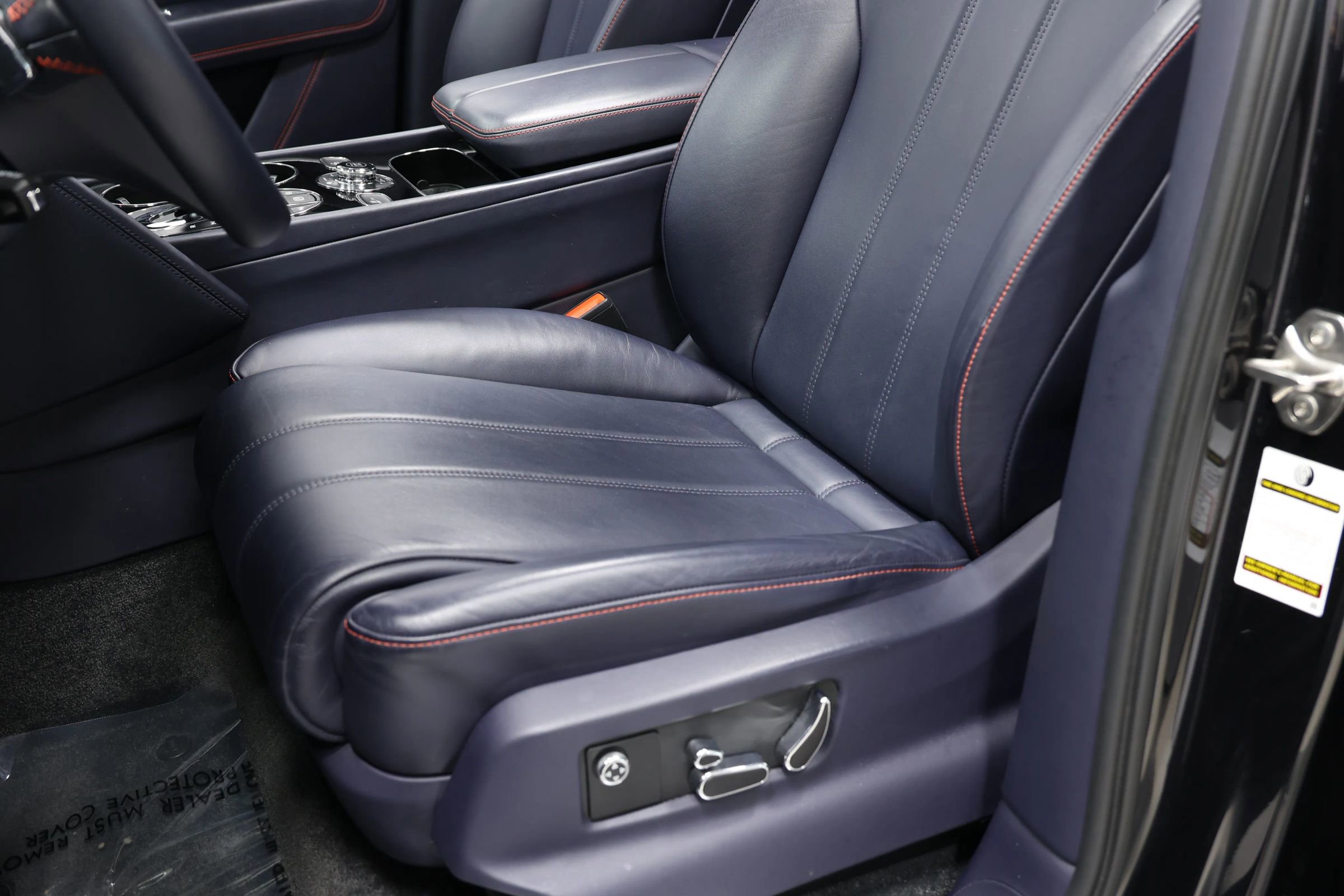 Used 2019 Bentley Bentayga AWD/4WD image 18
